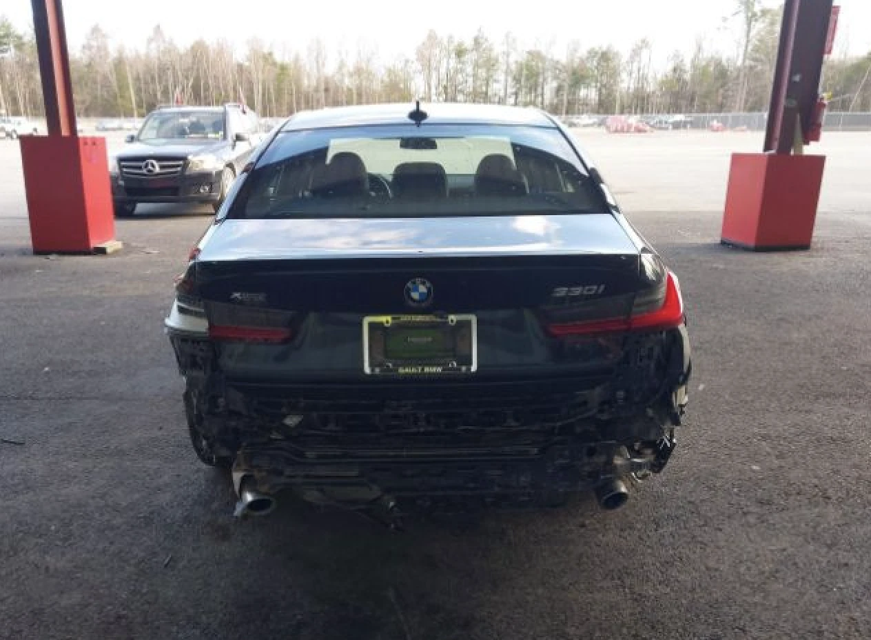BMW 330 XDRIVE* HEAD-UP* ПОДГРЕВ* KEYLESS* AMBIENT LIGHT - изображение 5