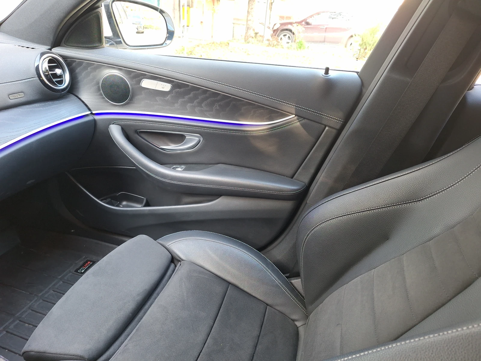 Mercedes-Benz E 220  - изображение 8