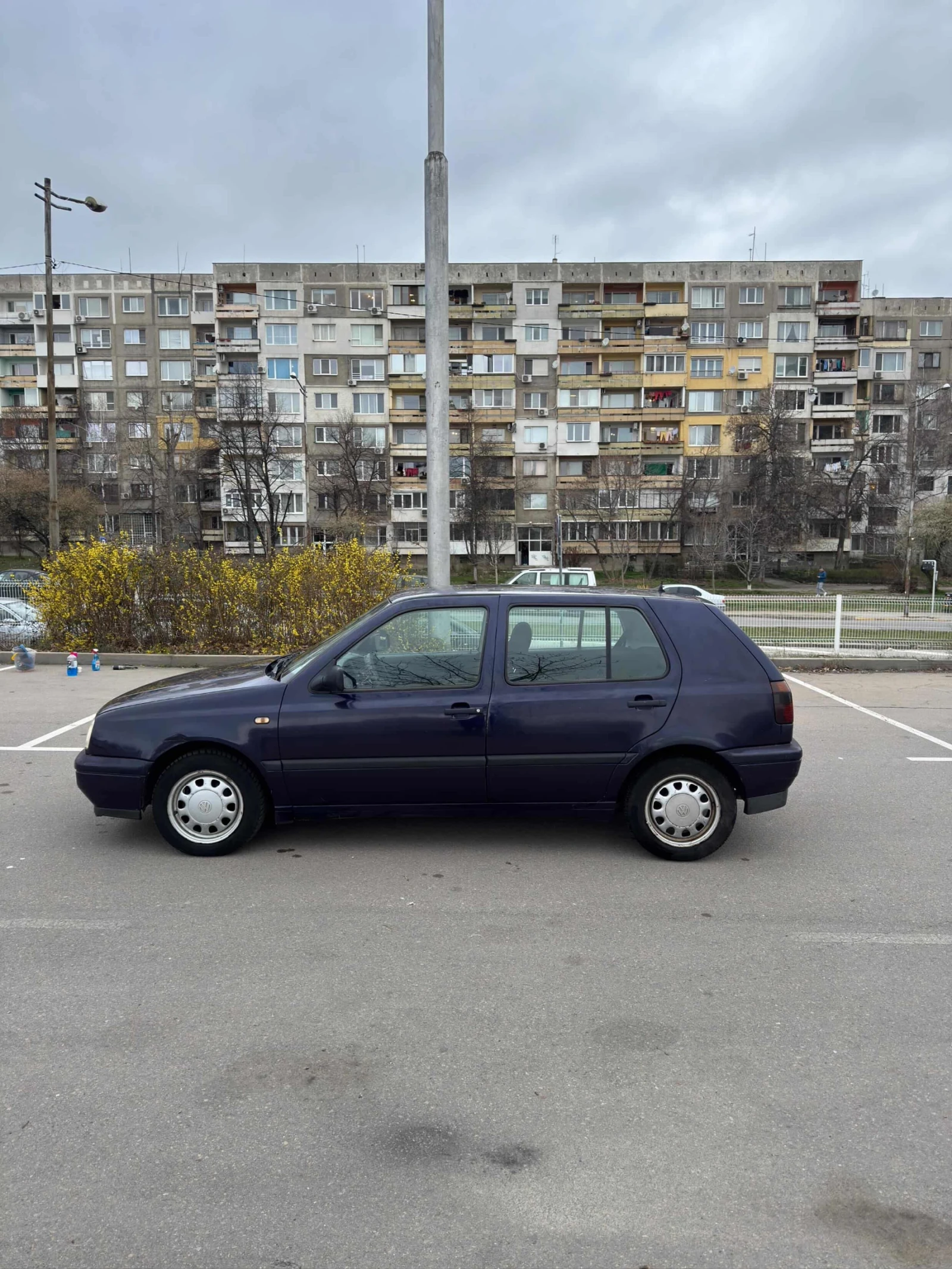 VW Golf 1.6 AEE, снимка 3 - Автомобили и джипове - 53952005