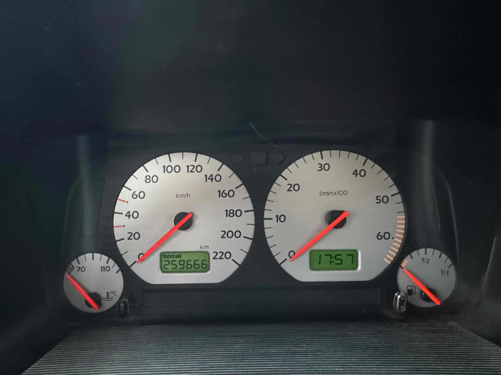 VW Golf 1.6 AEE, снимка 12 - Автомобили и джипове - 53952005