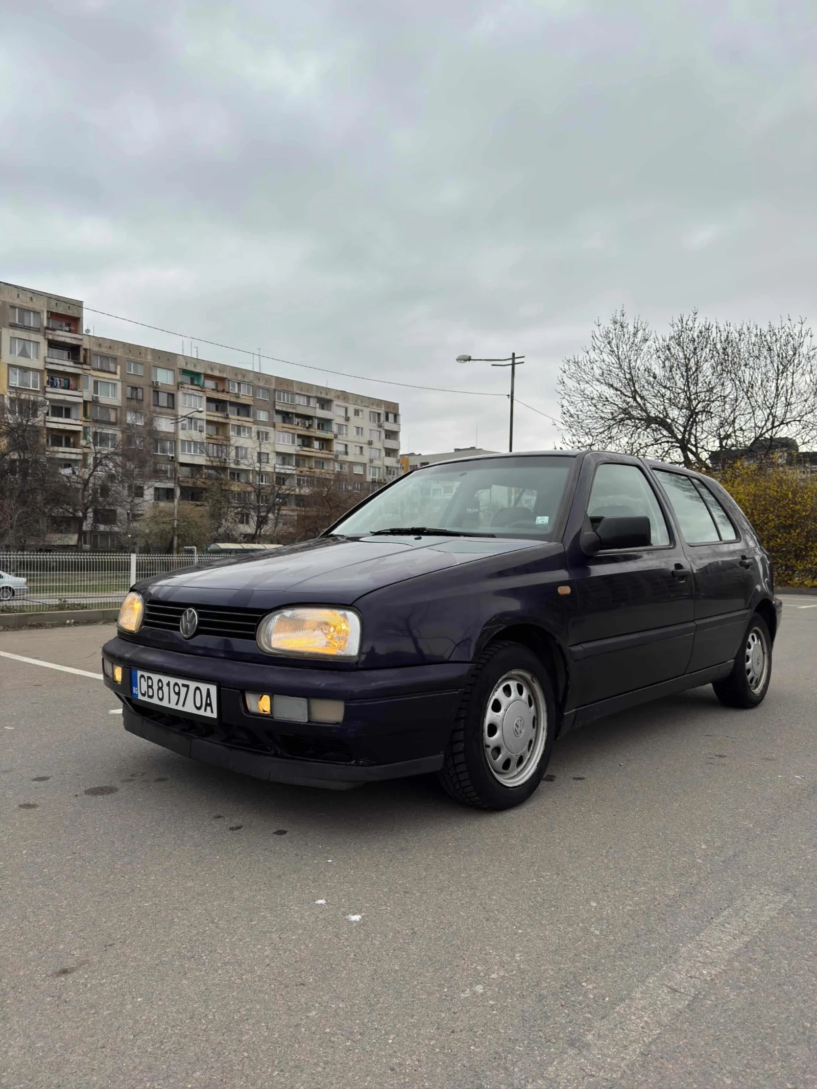 VW Golf 1.6 AEE, снимка 2 - Автомобили и джипове - 53952005