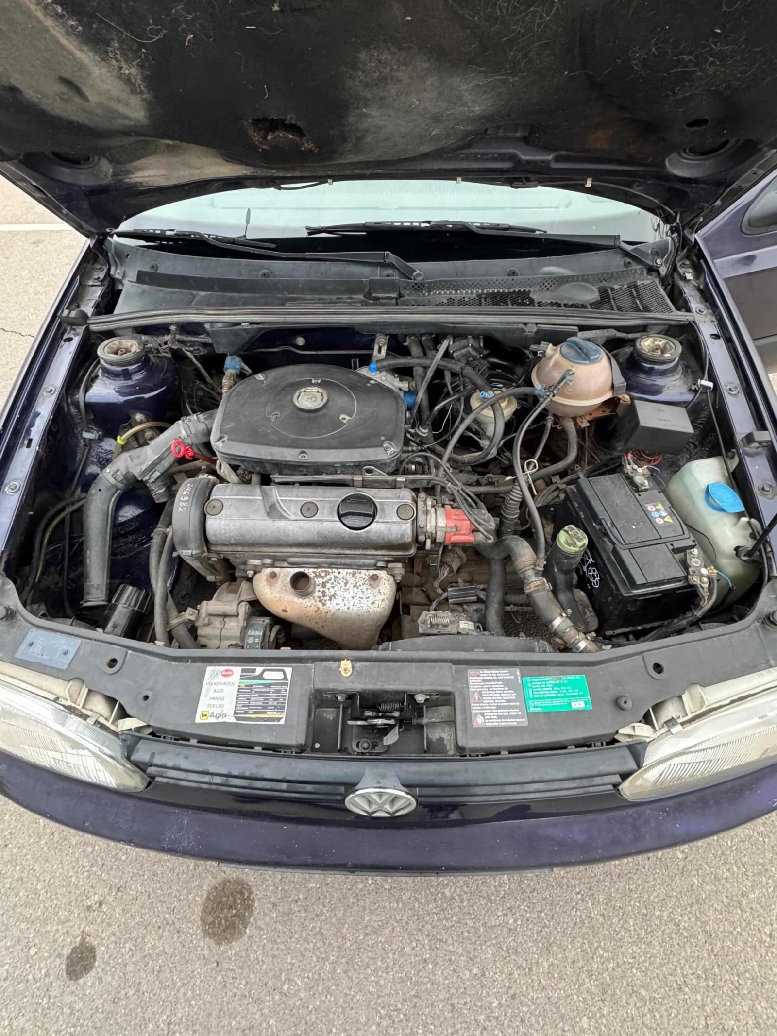 VW Golf 1.6 AEE, снимка 11 - Автомобили и джипове - 53952005