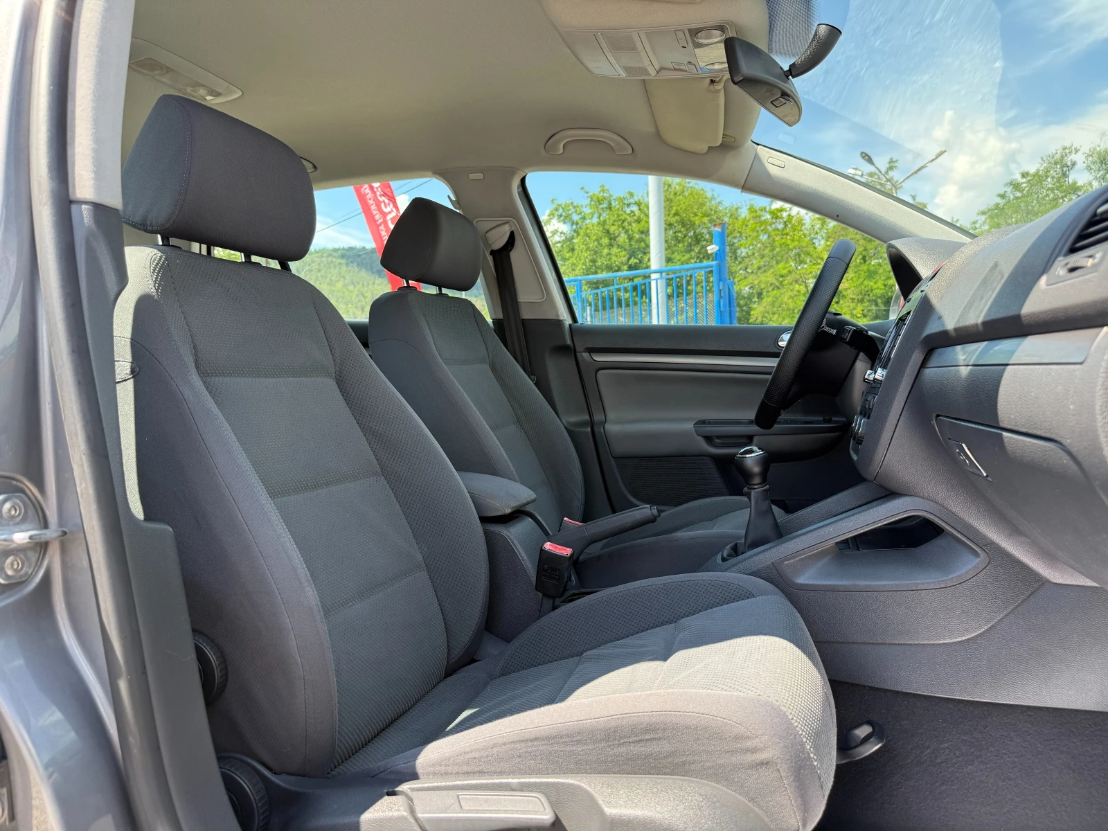 VW Golf 1.9TDI-105k.c-Тип "BKC"-навигация-CAR PLAY, снимка 14 - Автомобили и джипове - 54943559