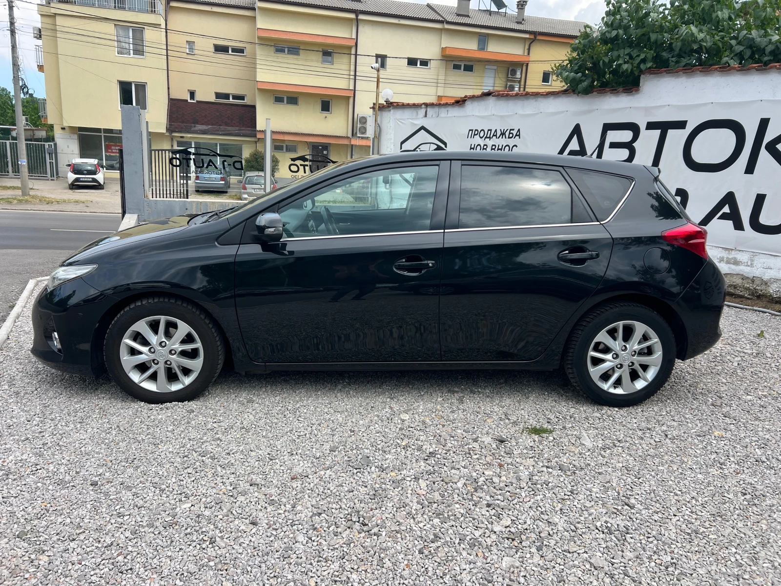 Toyota Auris 1.6-NAVI FULL, снимка 8 - Автомобили и джипове - 54944972