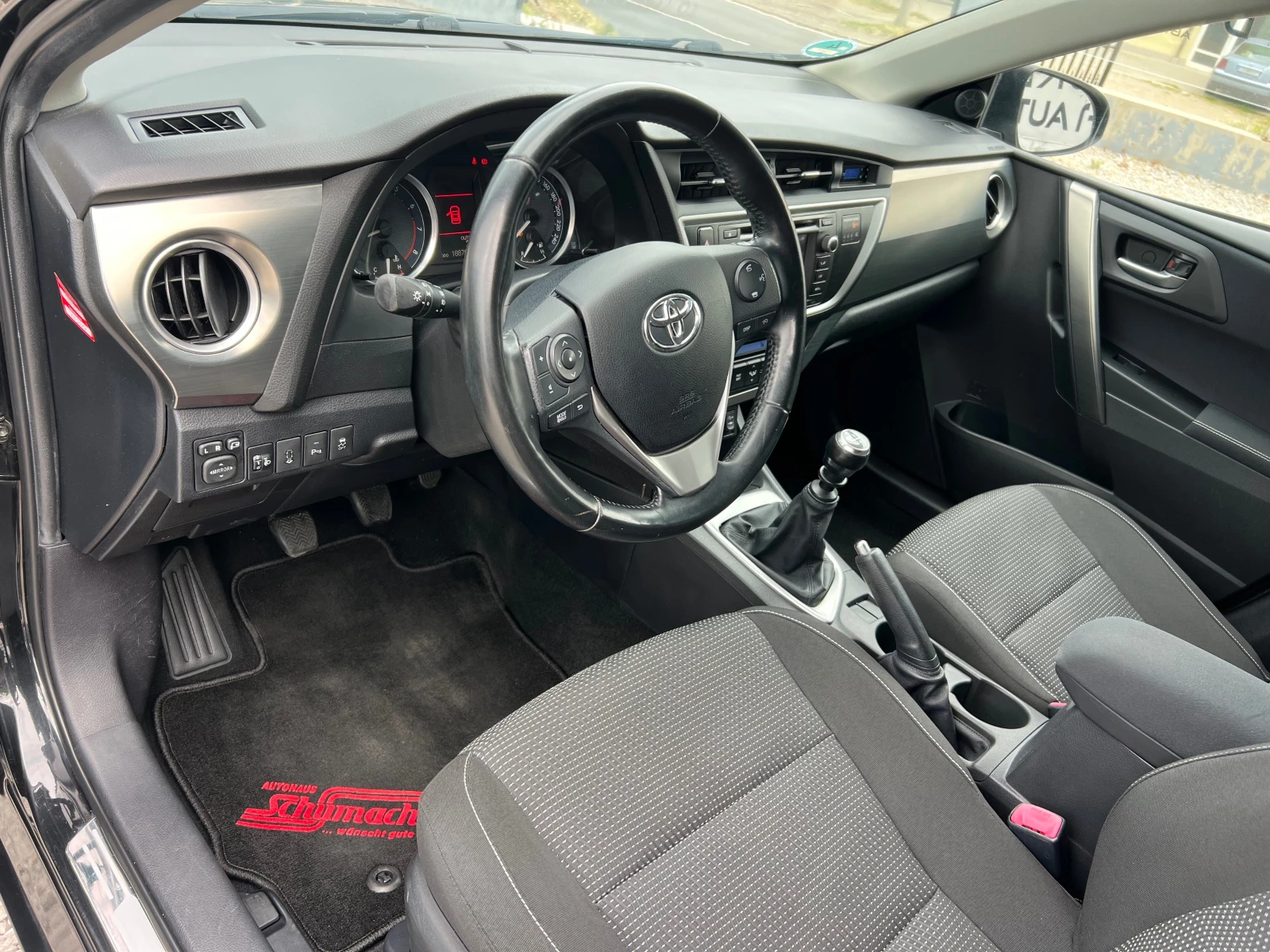 Toyota Auris 1.6-NAVI FULL, снимка 11 - Автомобили и джипове - 54944972