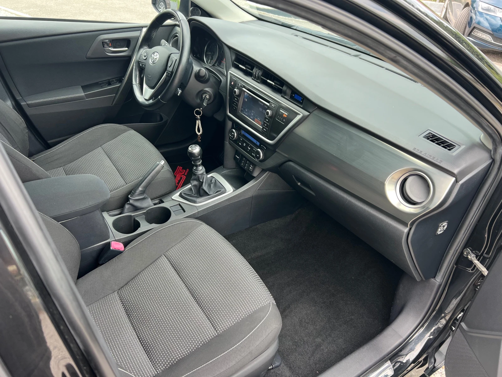 Toyota Auris 1.6-NAVI FULL, снимка 13 - Автомобили и джипове - 54944972
