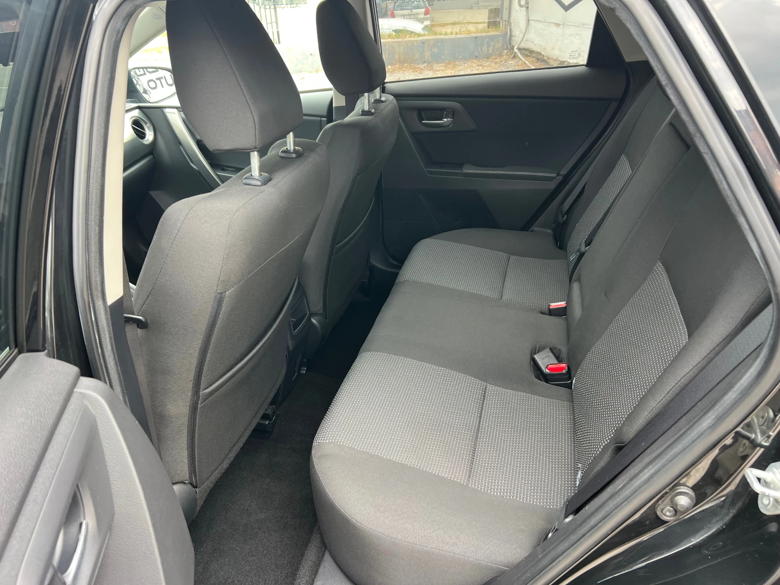 Toyota Auris 1.6-NAVI FULL, снимка 15 - Автомобили и джипове - 54944972