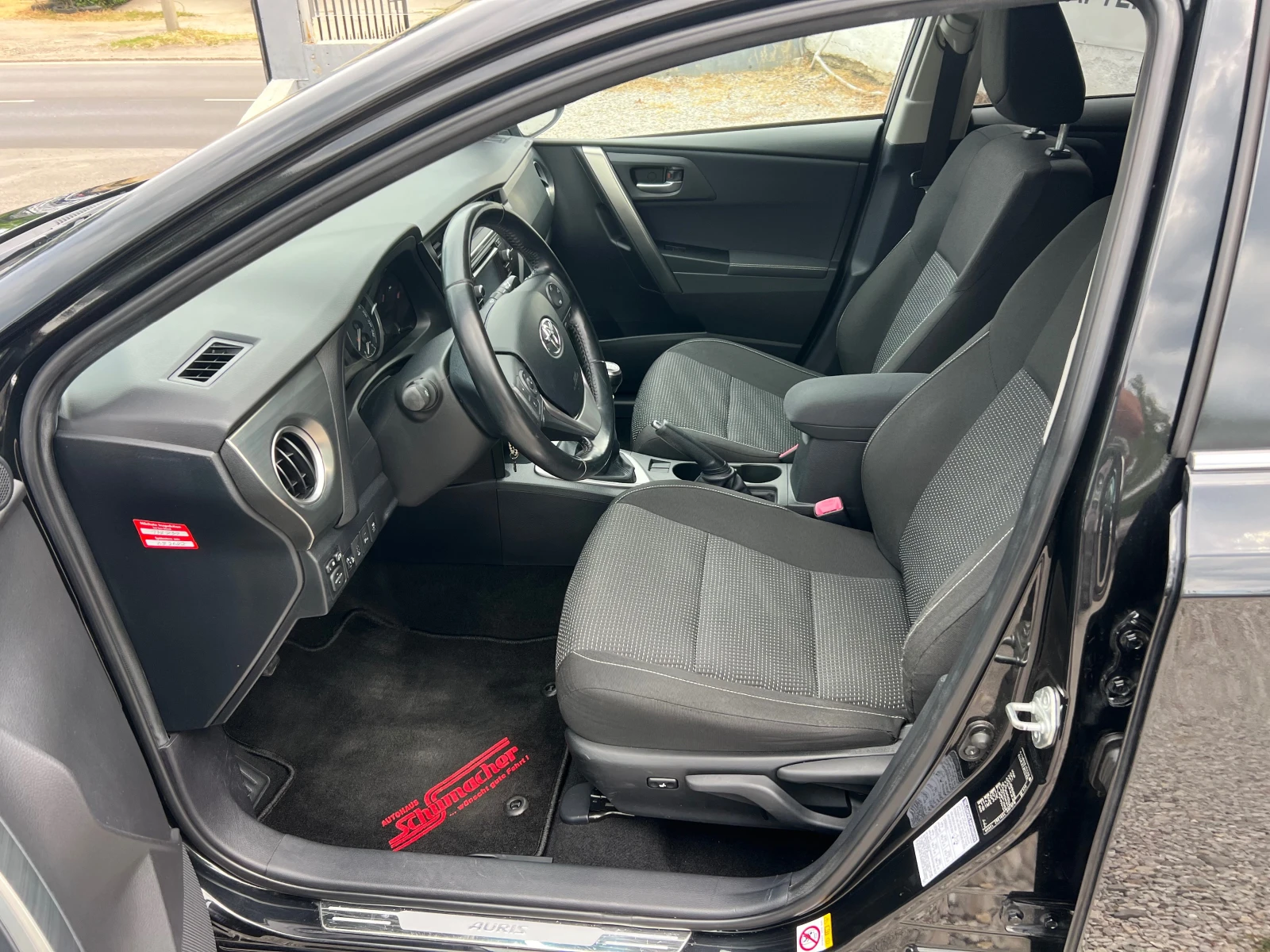 Toyota Auris 1.6-NAVI FULL, снимка 10 - Автомобили и джипове - 54944972