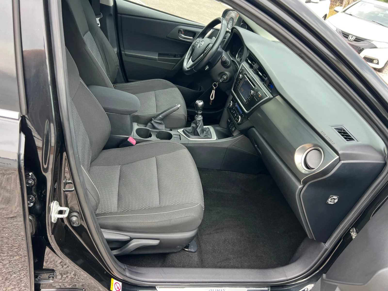 Toyota Auris 1.6-NAVI FULL, снимка 12 - Автомобили и джипове - 54944972