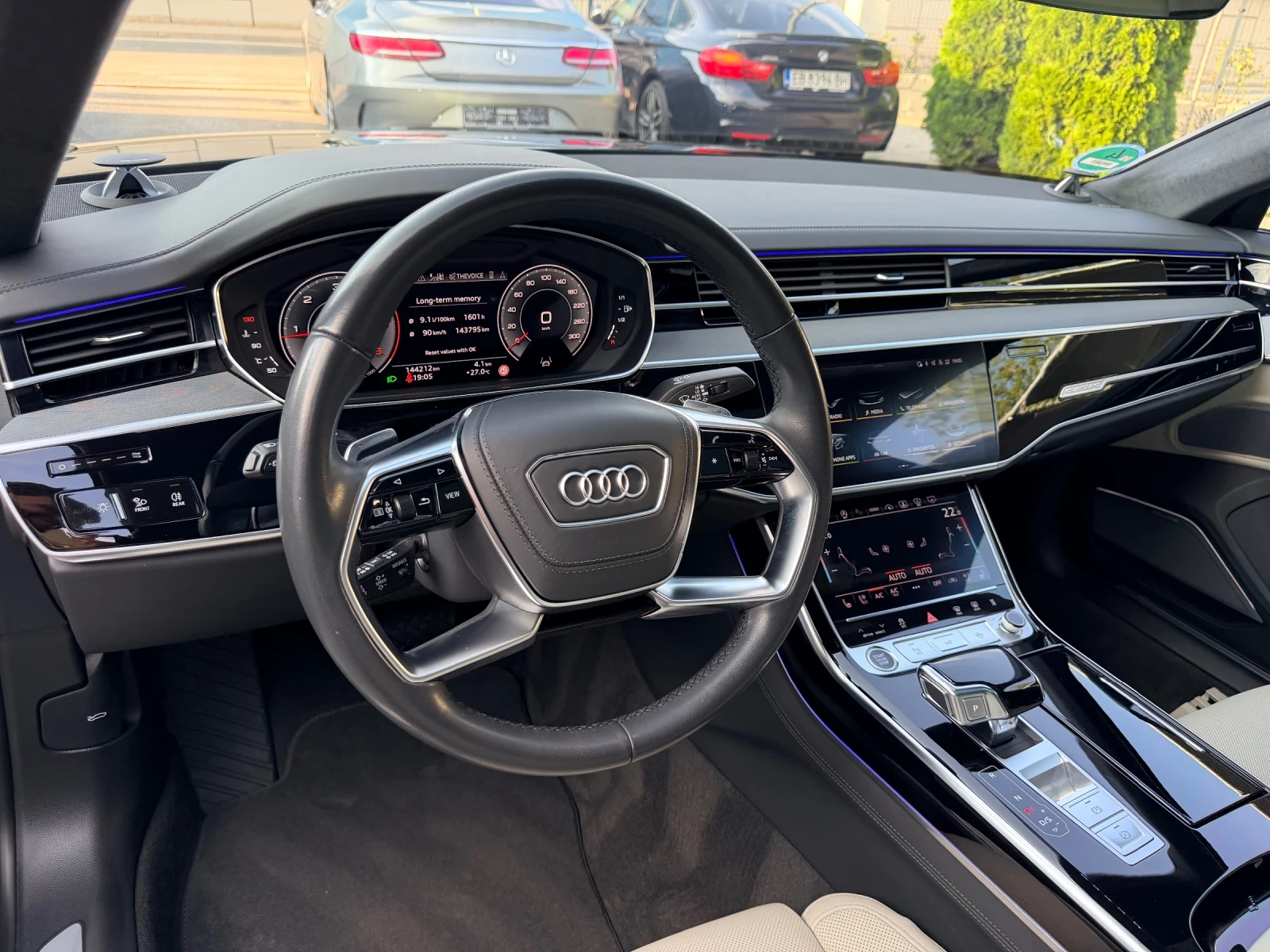 Audi A8 L 50TDI quattro Digital Matrix  Rear Executive HUD, снимка 12 - Автомобили и джипове - 55436693