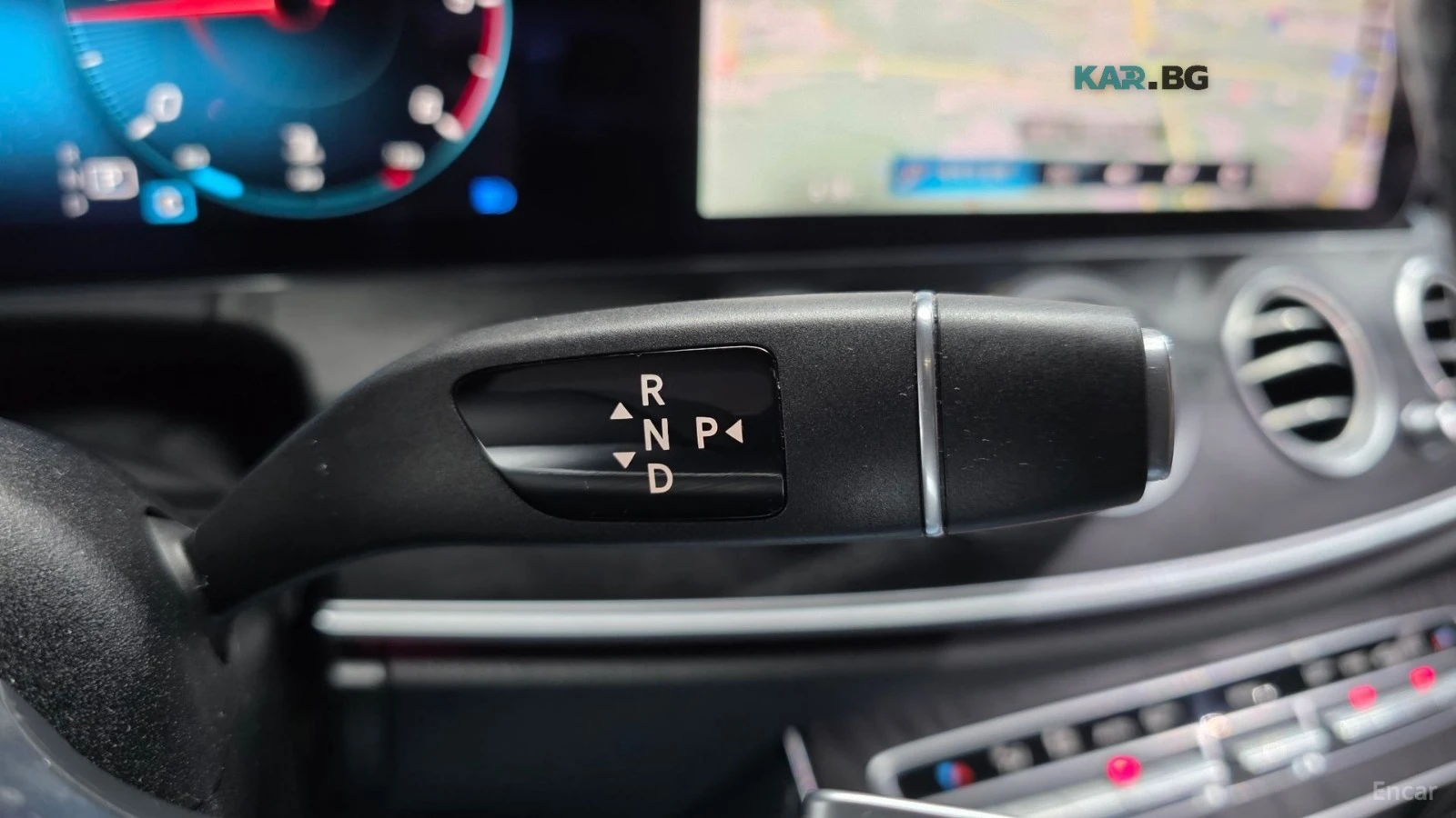 Mercedes-Benz E 220 d* 4MATIC* AMG-LINE* DISTRONIC* 360* КАМЕРА* ХЕДЪП, снимка 13 - Автомобили и джипове - 55787379