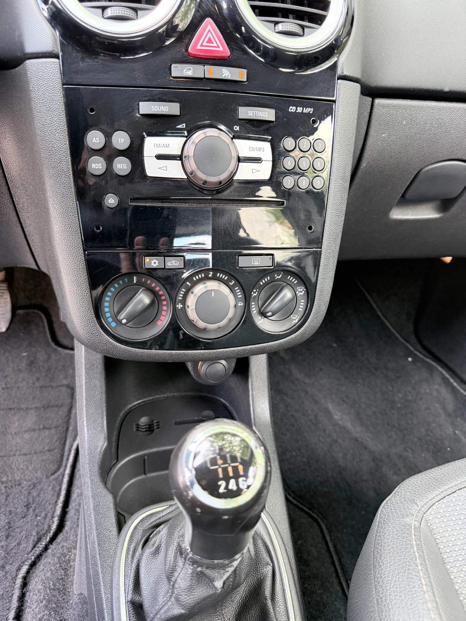 Opel Corsa, снимка 9 - Автомобили и джипове - 56108188