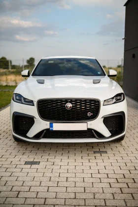 Jaguar F-PACE SVR, снимка 1