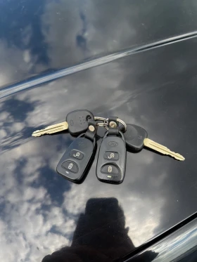 Hyundai Tucson 2.0 - Много Запазен - 4000 € / 7823.32 лв. - 77602646 17