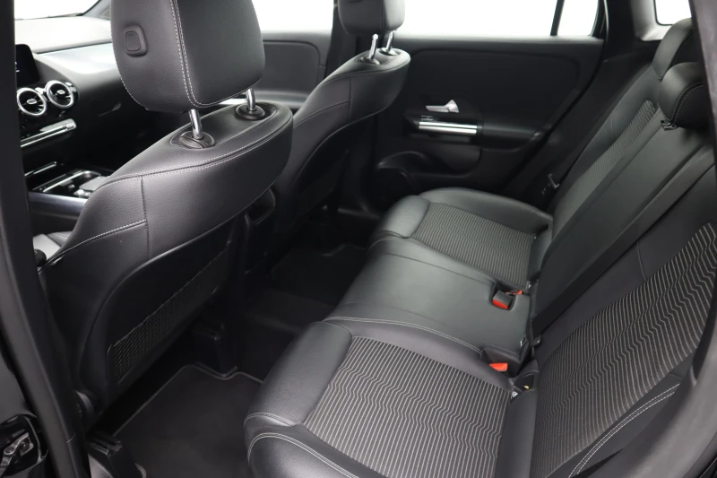 Mercedes-Benz GLA 200, снимка 10 - Автомобили и джипове - 53512120