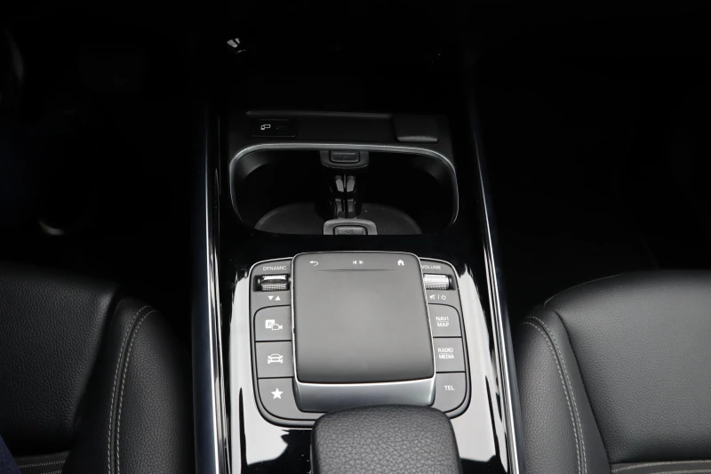 Mercedes-Benz GLA 200, снимка 15 - Автомобили и джипове - 53512120