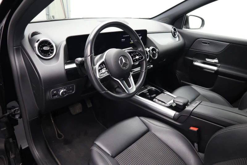 Mercedes-Benz GLA 200, снимка 9 - Автомобили и джипове - 53512120