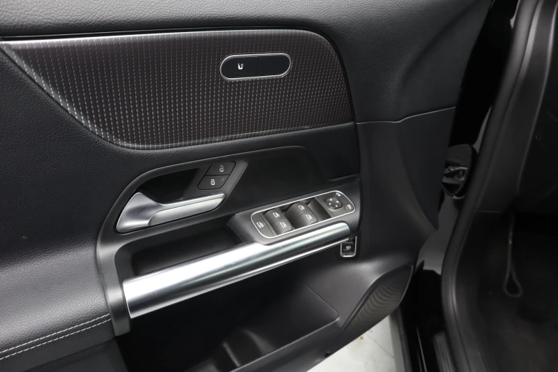 Mercedes-Benz GLA 200, снимка 17 - Автомобили и джипове - 53512120