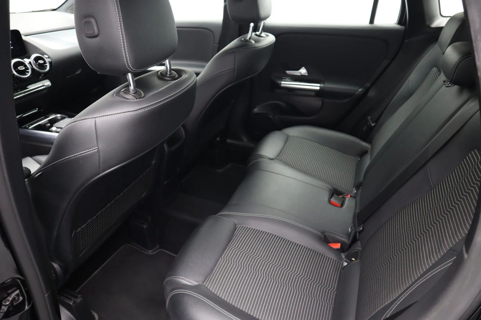 Mercedes-Benz GLA 200  - изображение 10