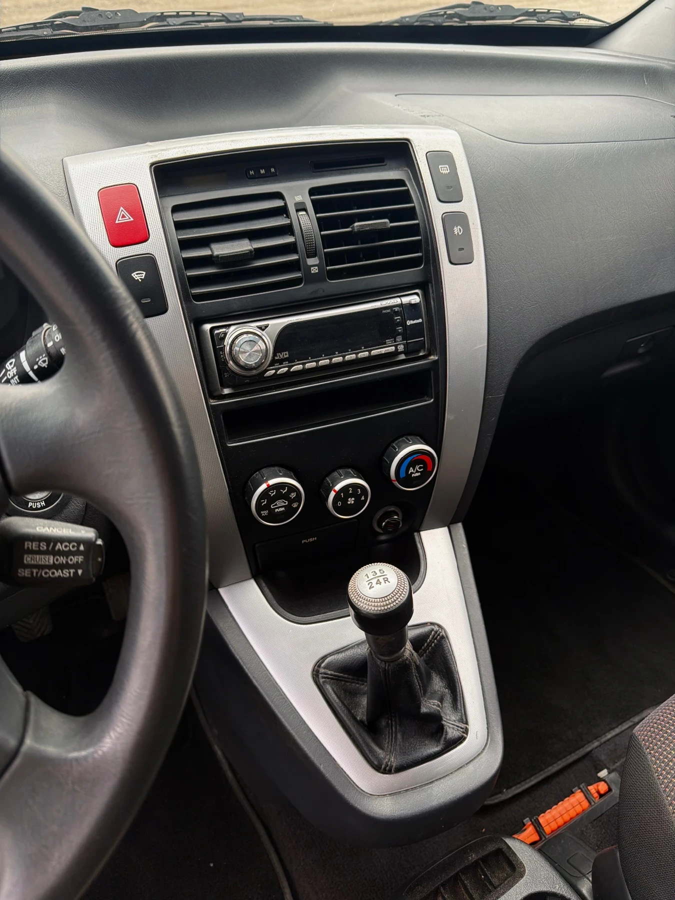 Hyundai Tucson 2.0 - Много Запазен, снимка 11 - Автомобили и джипове - 54255441