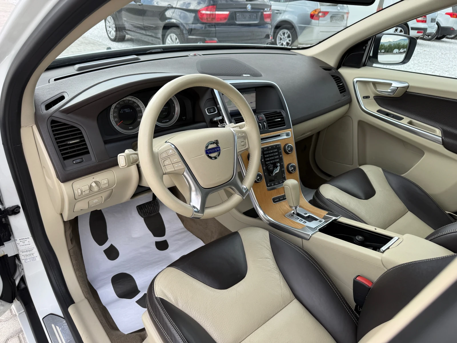 Volvo XC60 AWD PANORAMA ШВЕЙЦАРИЯ, снимка 9 - Автомобили и джипове - 54788022
