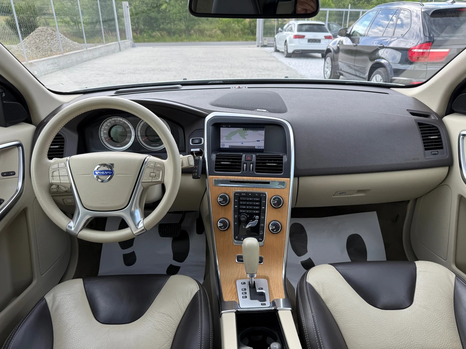 Volvo XC60 AWD PANORAMA ШВЕЙЦАРИЯ, снимка 14 - Автомобили и джипове - 54788022