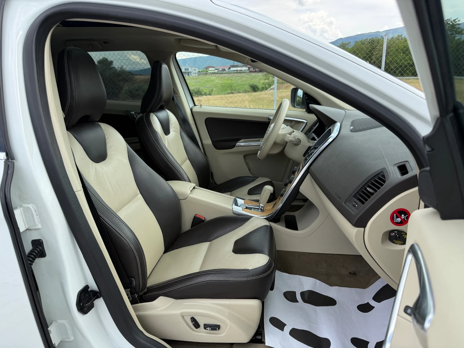 Volvo XC60 AWD PANORAMA ШВЕЙЦАРИЯ, снимка 13 - Автомобили и джипове - 54788022