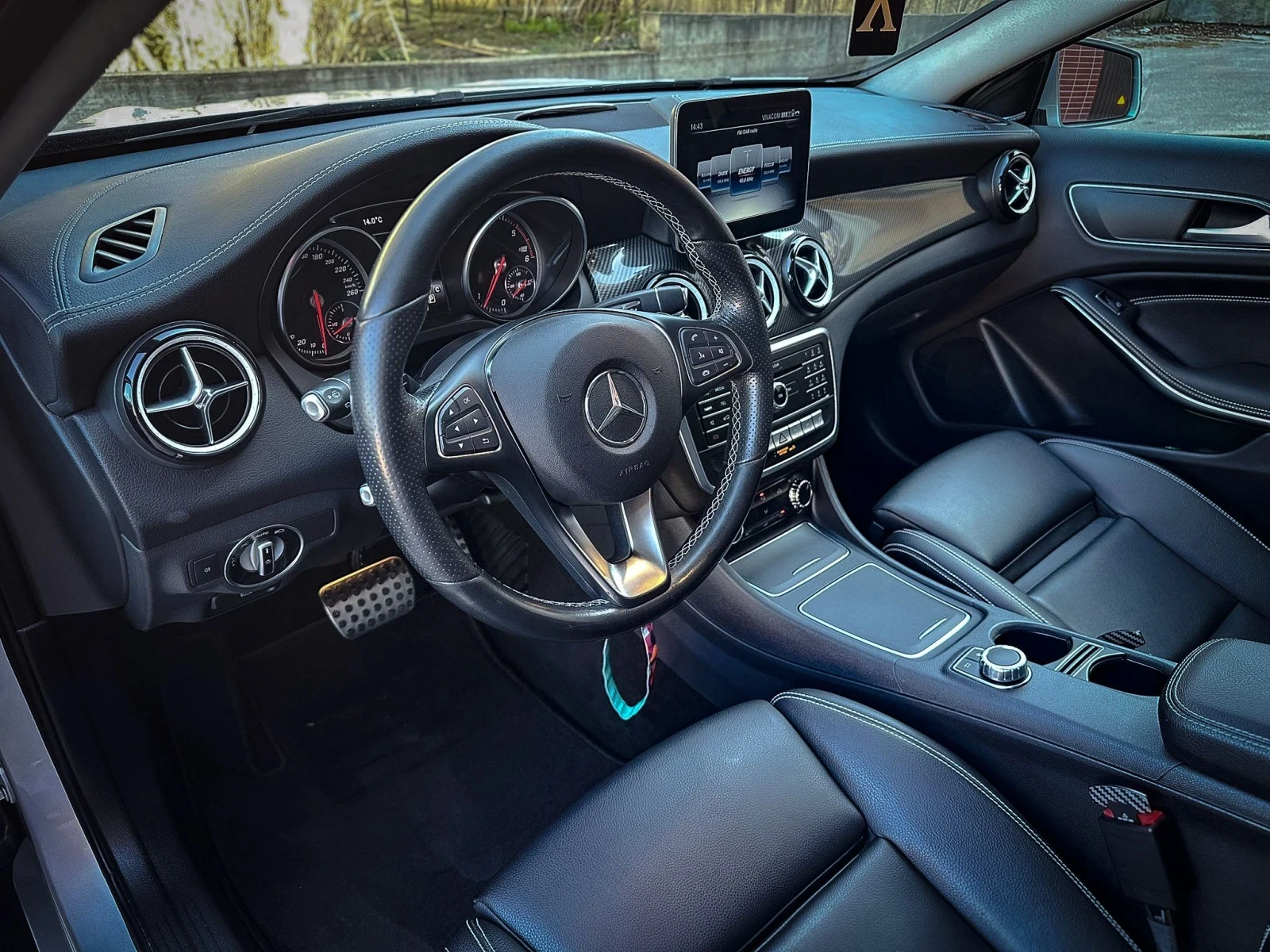 Mercedes-Benz GLA 220 AMG PACK* EDITION 1* FULL, снимка 6 - Автомобили и джипове - 54875683