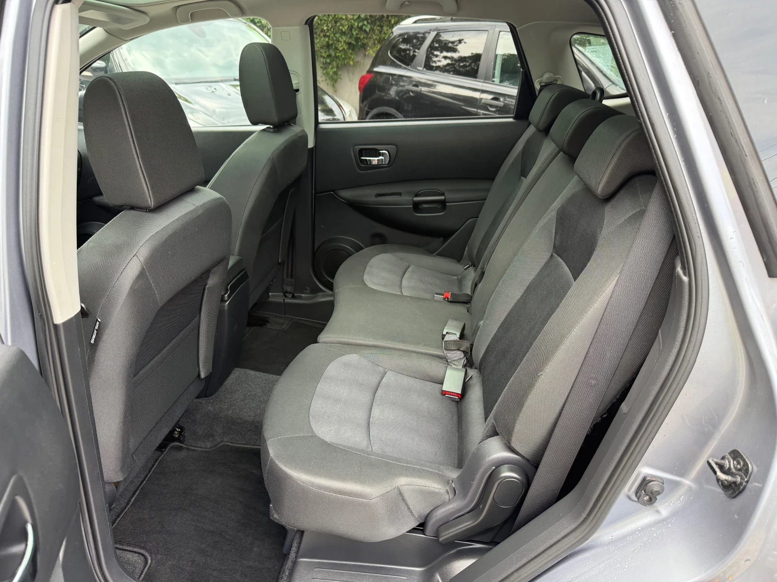 Nissan Qashqai + 2 2, 0i Acenta  4X4 Facelift - АВТОМАТИК - 7мест, снимка 9 - Автомобили и джипове - 55207323