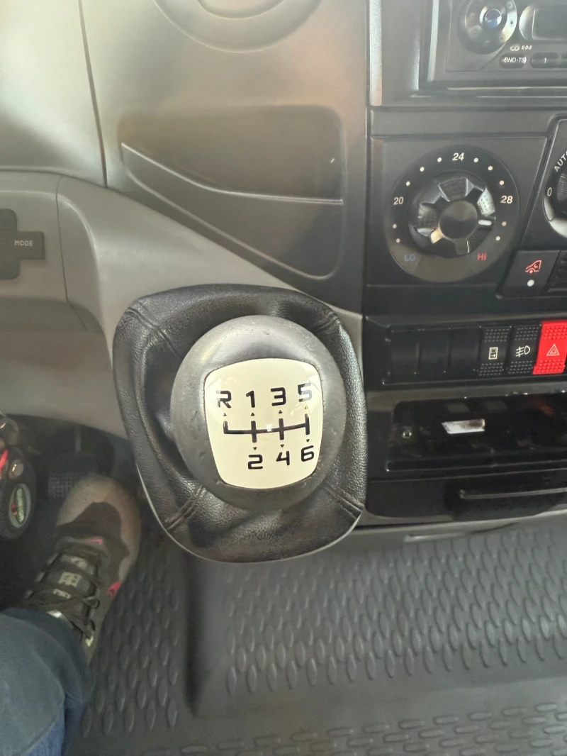 Iveco 35c15 3.0 КЛИМА 3.70 кош Топ B категория, снимка 16 - Бусове и автобуси - 52709611