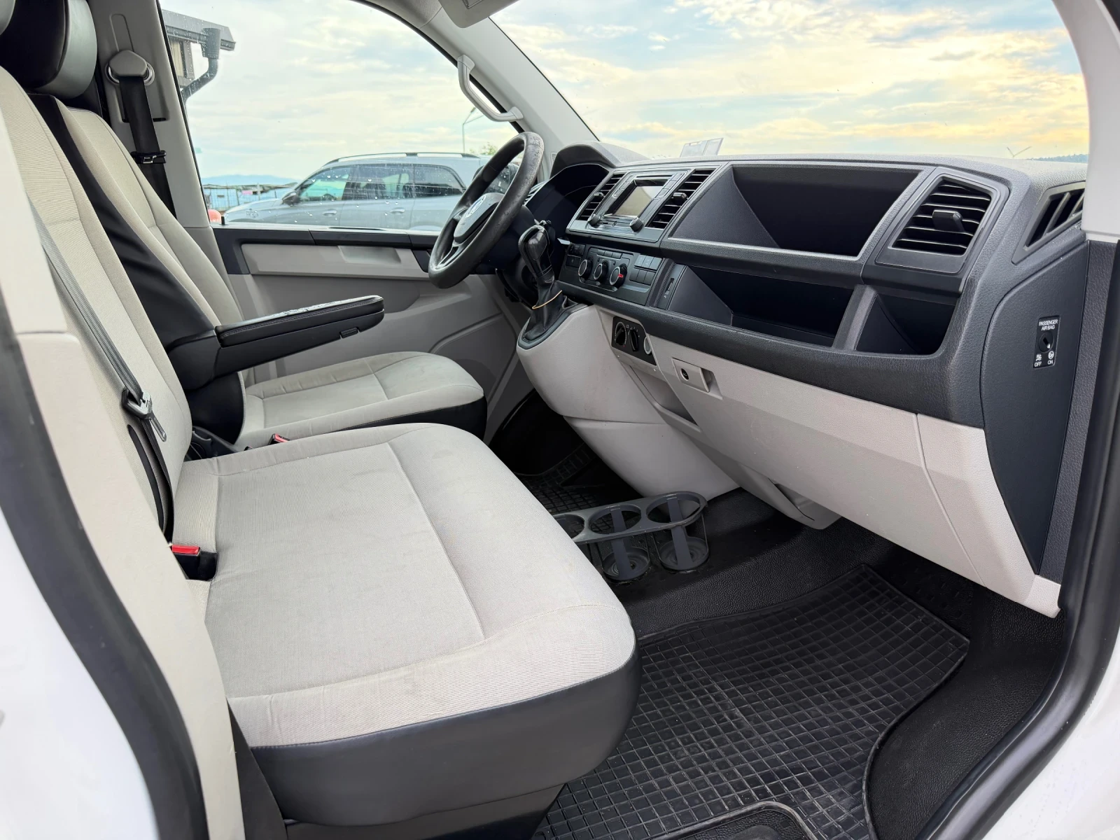 VW T6 Transporter, снимка 10 - Бусове и автобуси - 54857026