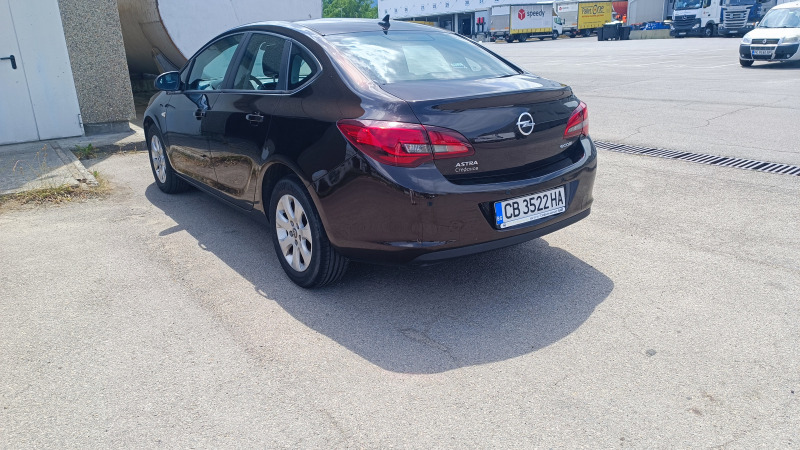 Opel Astra Седан 120 000 км., снимка 2 - Автомобили и джипове - 45440176