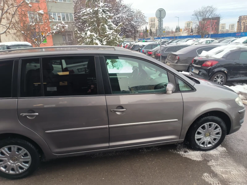 VW Touran, снимка 14 - Автомобили и джипове - 49066768