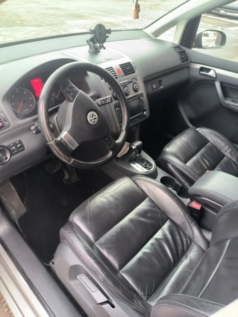 VW Touran, снимка 13 - Автомобили и джипове - 49066768