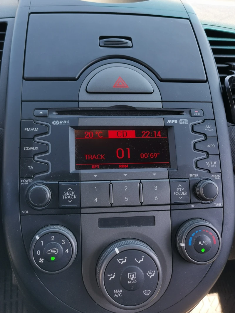 Kia Soul 1, 6 CRDI klima, снимка 7 - Автомобили и джипове - 53139324