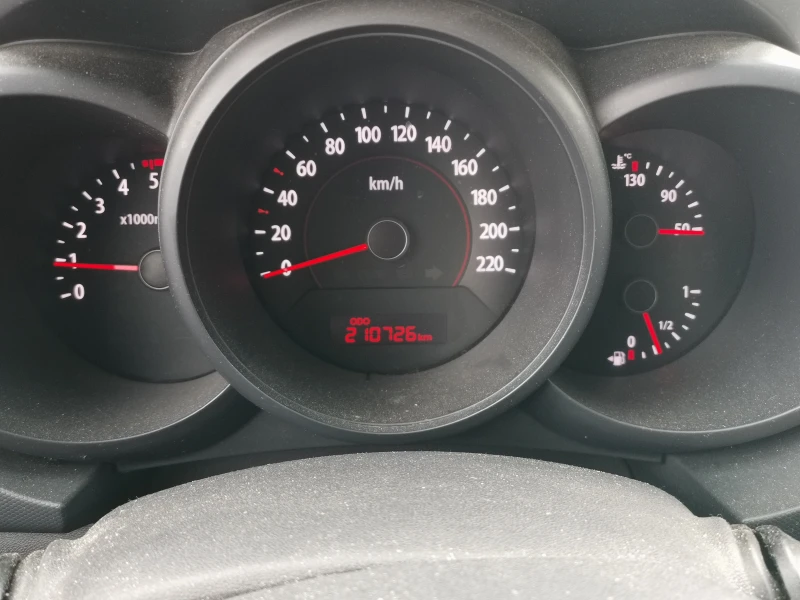 Kia Soul 1, 6 CRDI klima, снимка 9 - Автомобили и джипове - 53139324