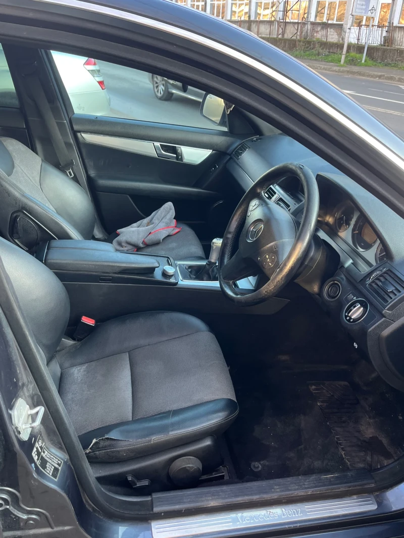 Mercedes-Benz C 220 AMG PAKCET, снимка 7 - Автомобили и джипове - 52753110