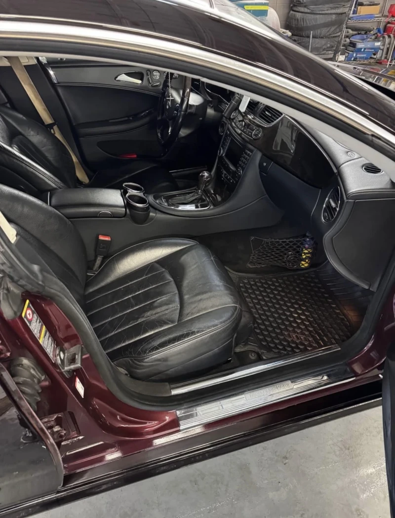 Mercedes-Benz CLS 500 * * V8* * CARFAX* * АВТОКРЕДИТ* * , снимка 9 - Автомобили и джипове - 52822093