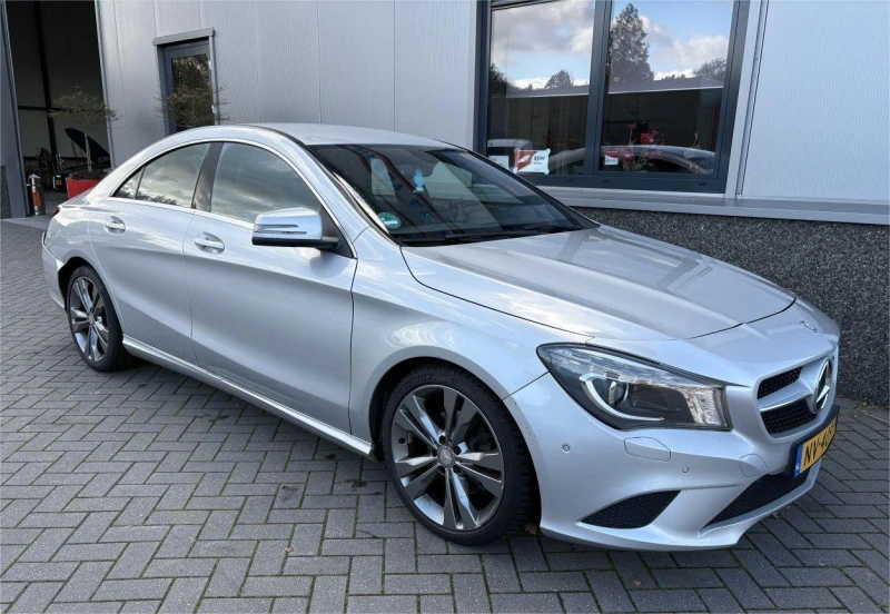 Mercedes-Benz CLA 200 АВТОМАТИК , снимка 3 - Автомобили и джипове - 52823454