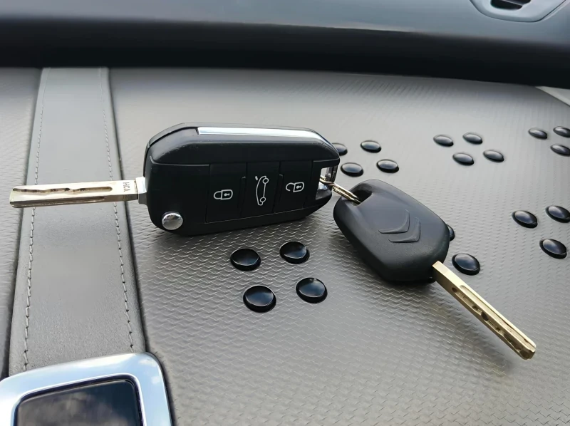 Citroen C4 Cactus, снимка 8 - Автомобили и джипове - 52404928