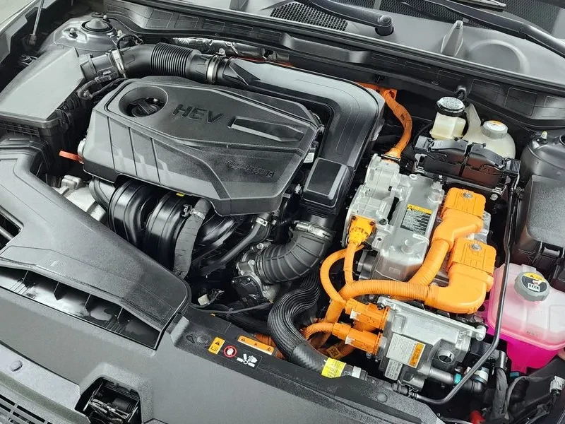 Hyundai Sonata 2.0/HYBRID/ПАНОРАМА/360 КАМЕРИ/АСИСТЕНТИ, снимка 6 - Автомобили и джипове - 56515967
