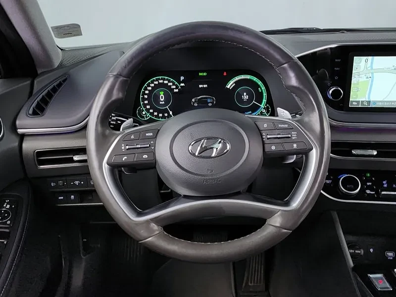 Hyundai Sonata 2.0/HYBRID/ПАНОРАМА/360 КАМЕРИ/АСИСТЕНТИ, снимка 13 - Автомобили и джипове - 56515967