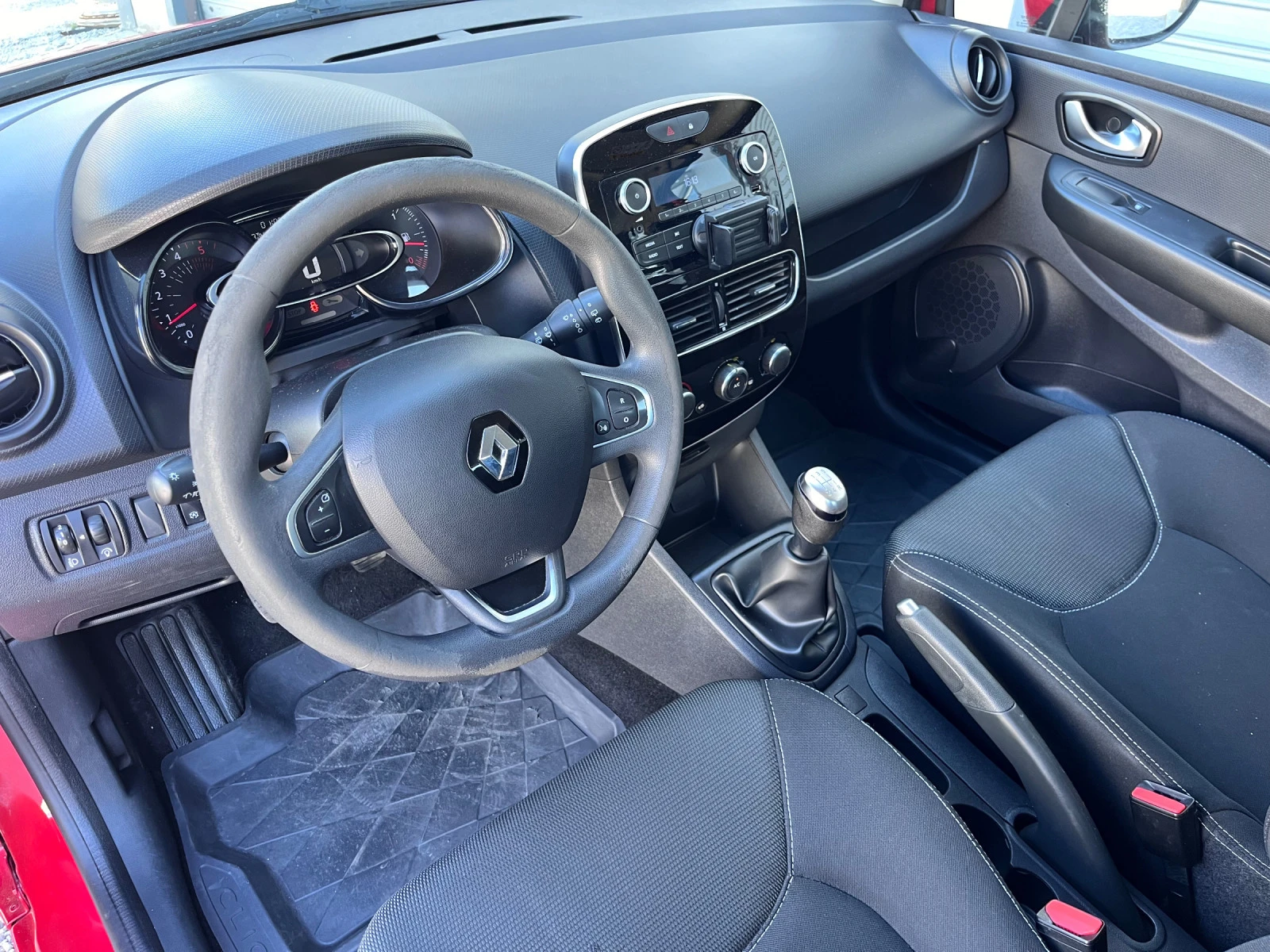 Renault Clio 1.5dci Euro 6 - изображение 9