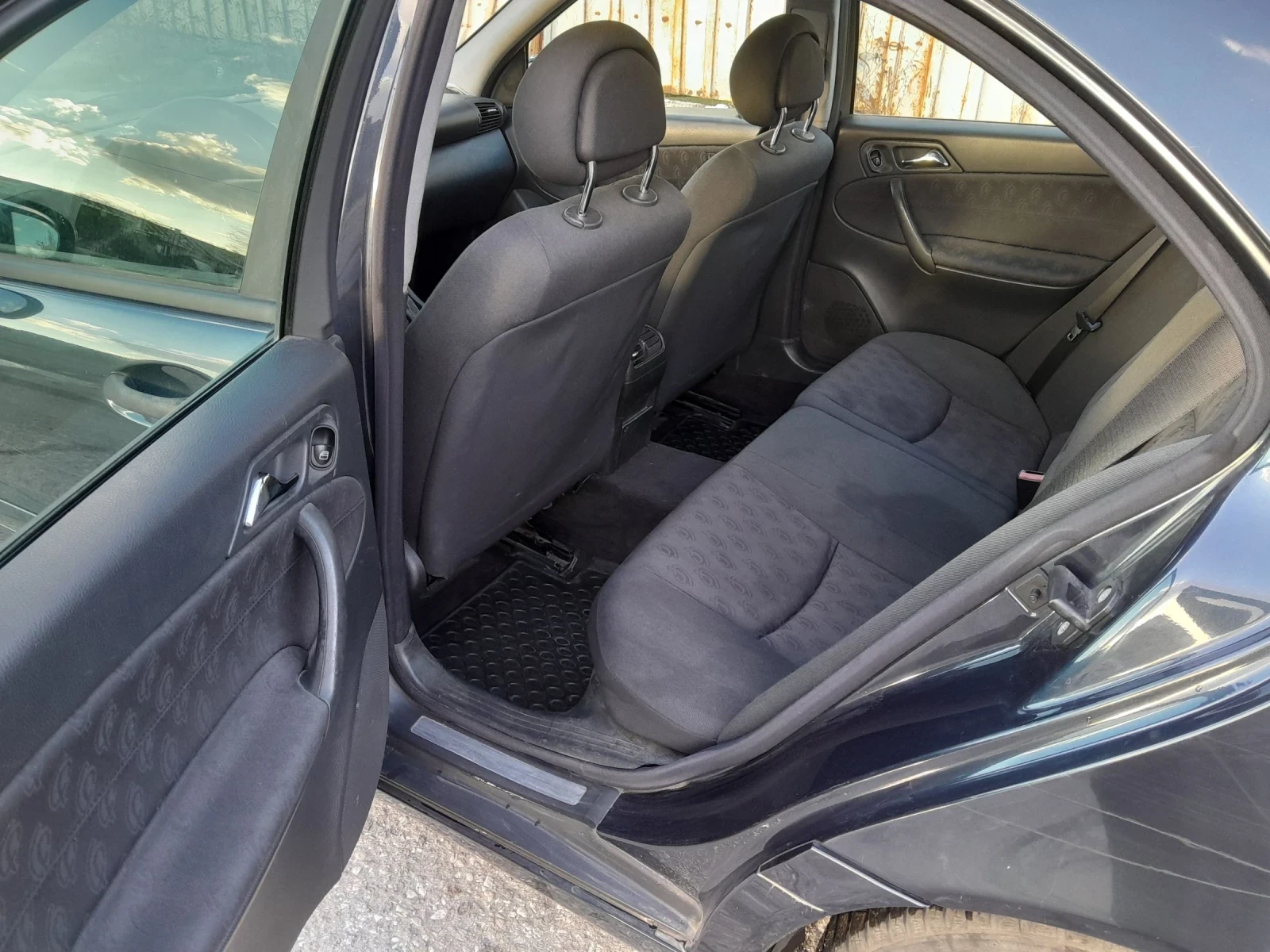 Mercedes-Benz C 220 2.2 - изображение 8