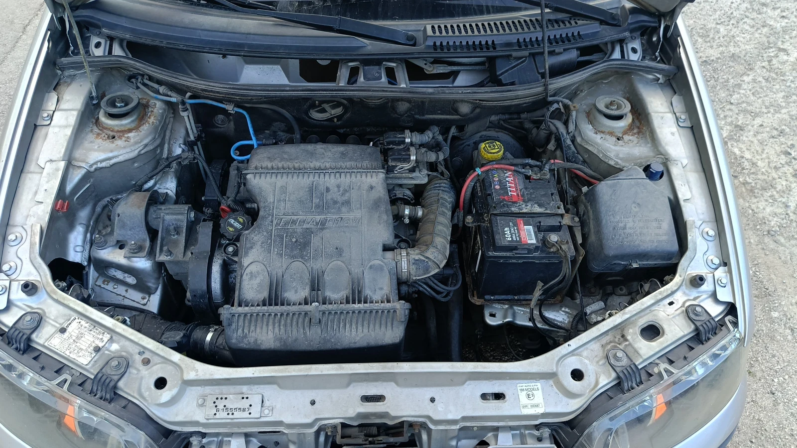 Fiat Punto 1.2 16v, снимка 12 - Автомобили и джипове - 54874105