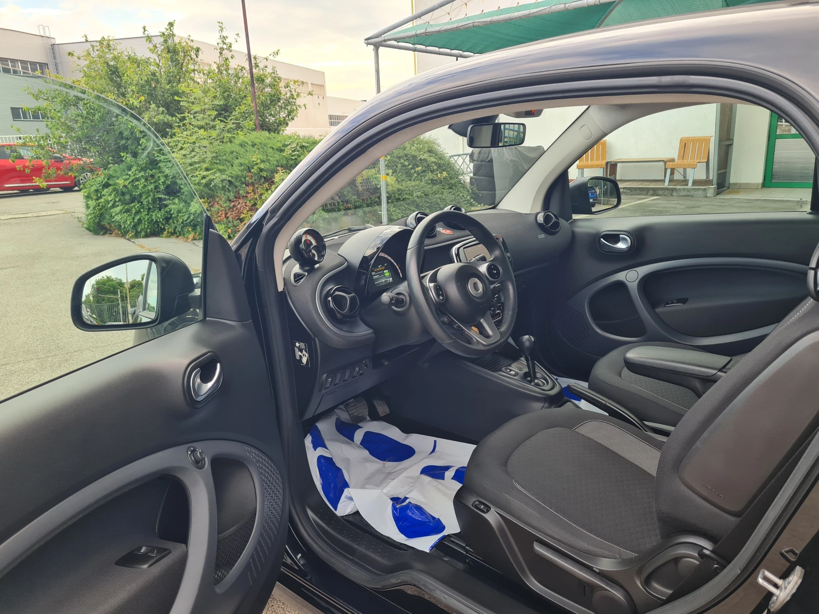 Smart Fortwo EQ FORTWO COUPE, снимка 9 - Автомобили и джипове - 54970682