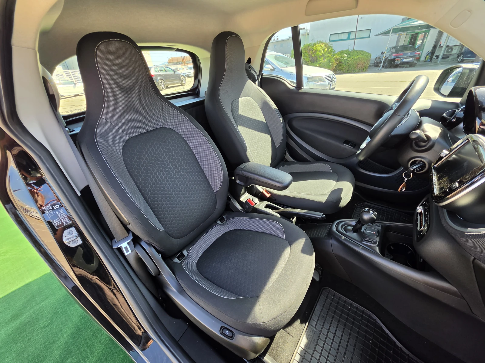 Smart Fortwo EQ FORTWO COUPE, снимка 9 - Автомобили и джипове - 54970682