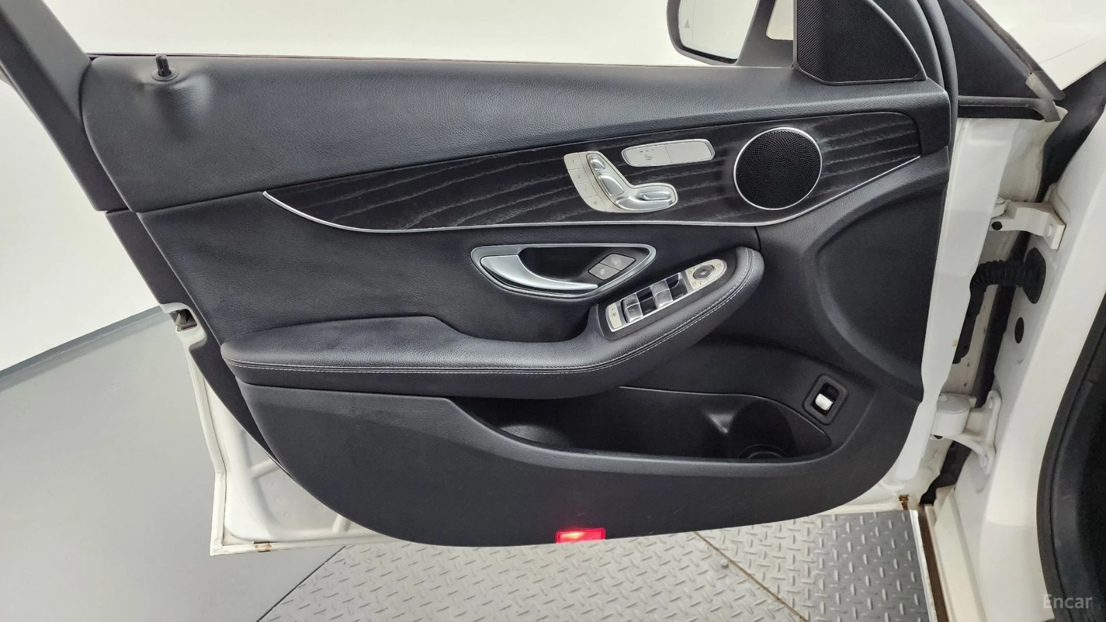 Mercedes-Benz C 220 D AVANGARDE Автокредит Цена до България, снимка 15 - Автомобили и джипове - 55491653