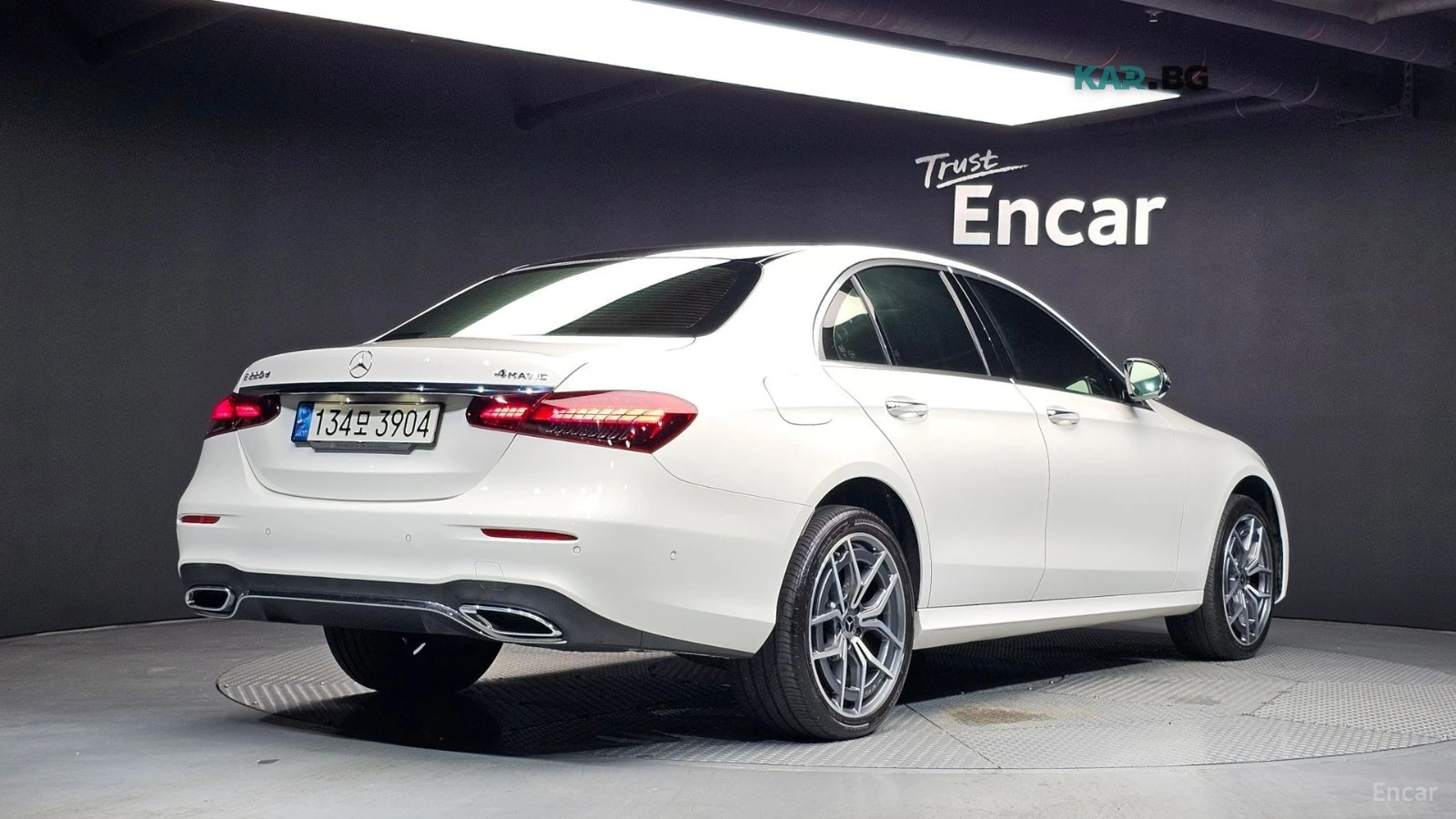 Mercedes-Benz E 220 AMG* ОБДУХВАНЕ* 360 КАМЕРА* HEADUP* PANO* , снимка 2 - Автомобили и джипове - 56070598