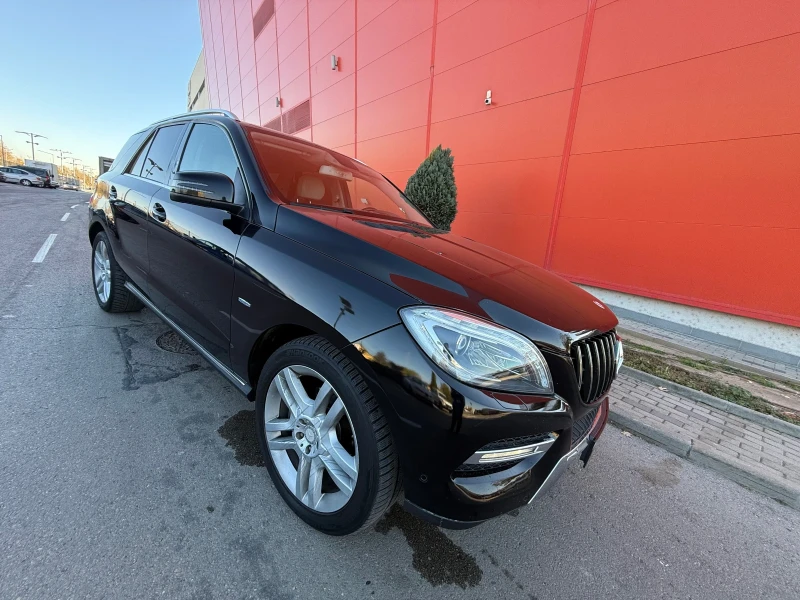 Mercedes-Benz ML 350 AMG* LED* SPORT, снимка 1 - Автомобили и джипове - 47870834